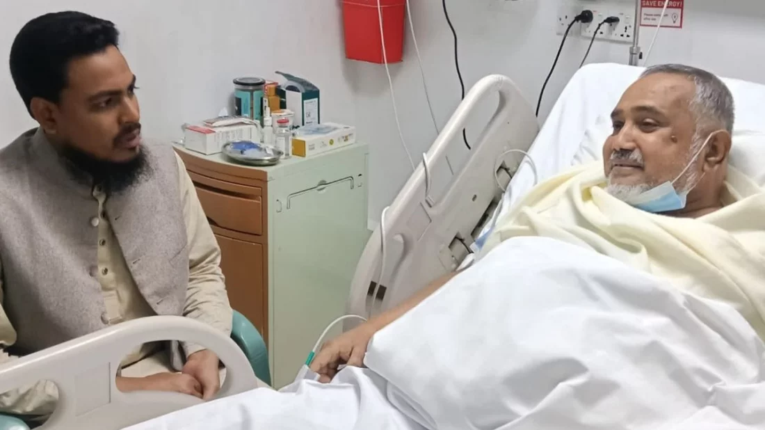 হাসপাতালে ডা. মোহাম্মদ তাহেরকে দেখতে গেলেন আখতার